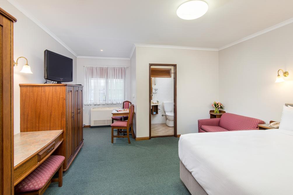 adelaide inn c$ 245 (c00$00 00200100900).