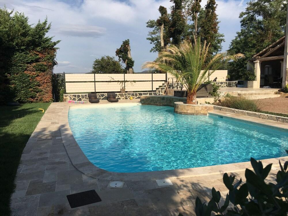 Chalet 4 to 6 persons with swimming pool 20mn from the beach, VAR, Ideal for a family. Provence-Alpes-Côte d'Azur - Les Arcs sur Argens visuel 1/5 Chalet 4 to 6 persons with swimming pool 20mn from the beach, VAR, Ideal for a family. Provence-Alpes-Côte d'Azur - Les Arcs sur Argens visuel 1/5