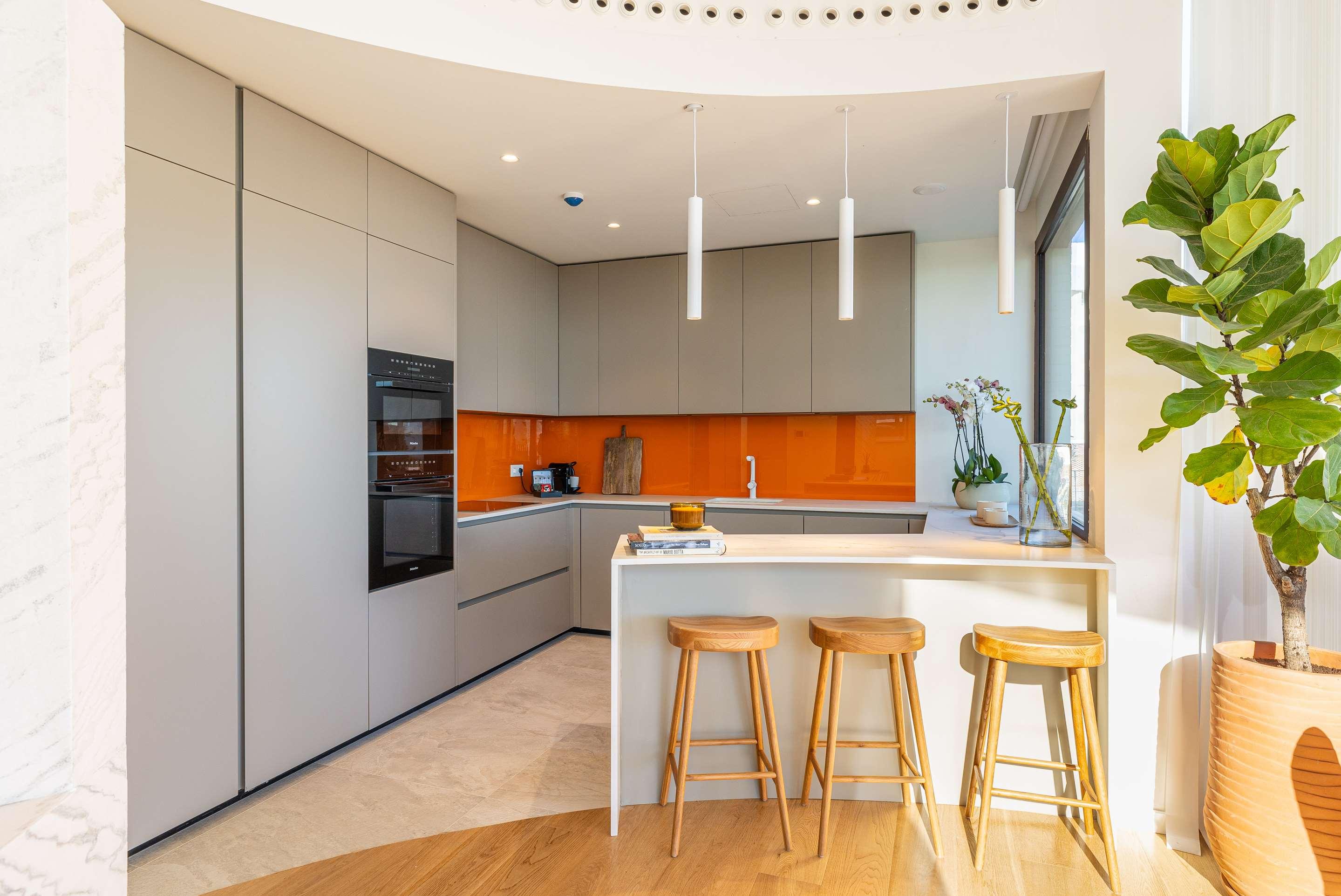ice-1071367240-118218852-599300 Leiro Residences