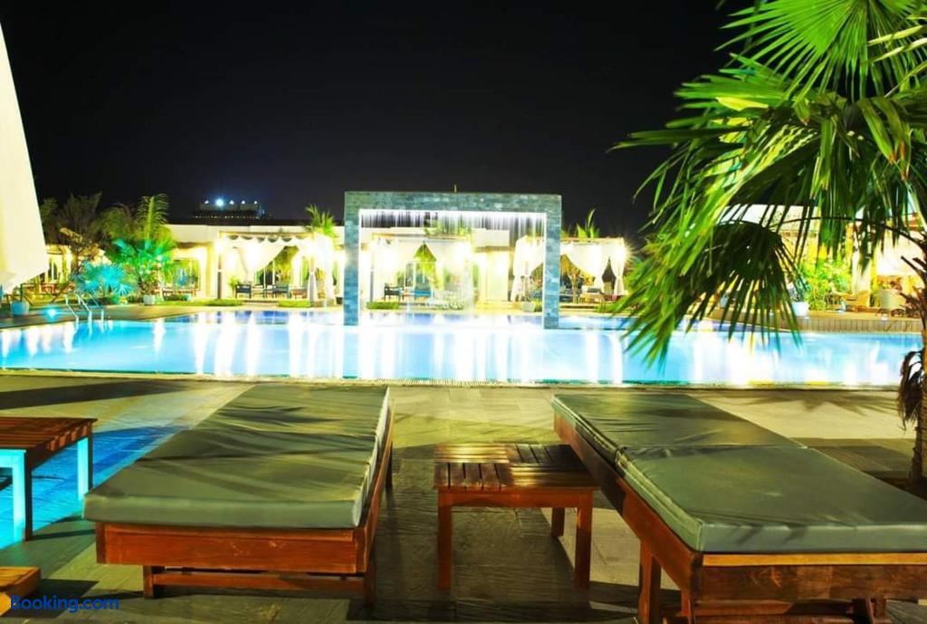 booking-2256125-502049058-384622 Twin Palms Resort