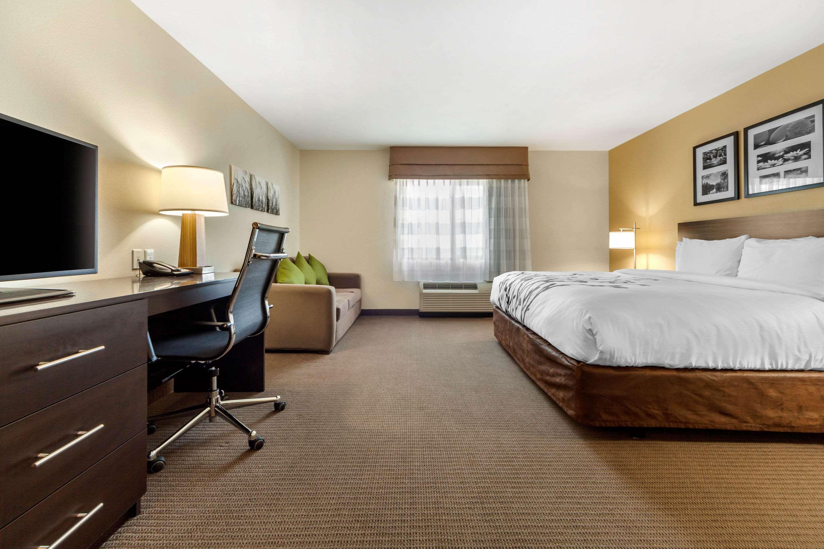 Sleep Inn and Suites Devils Lake  103     1  3  0     Devils Lake Hotel