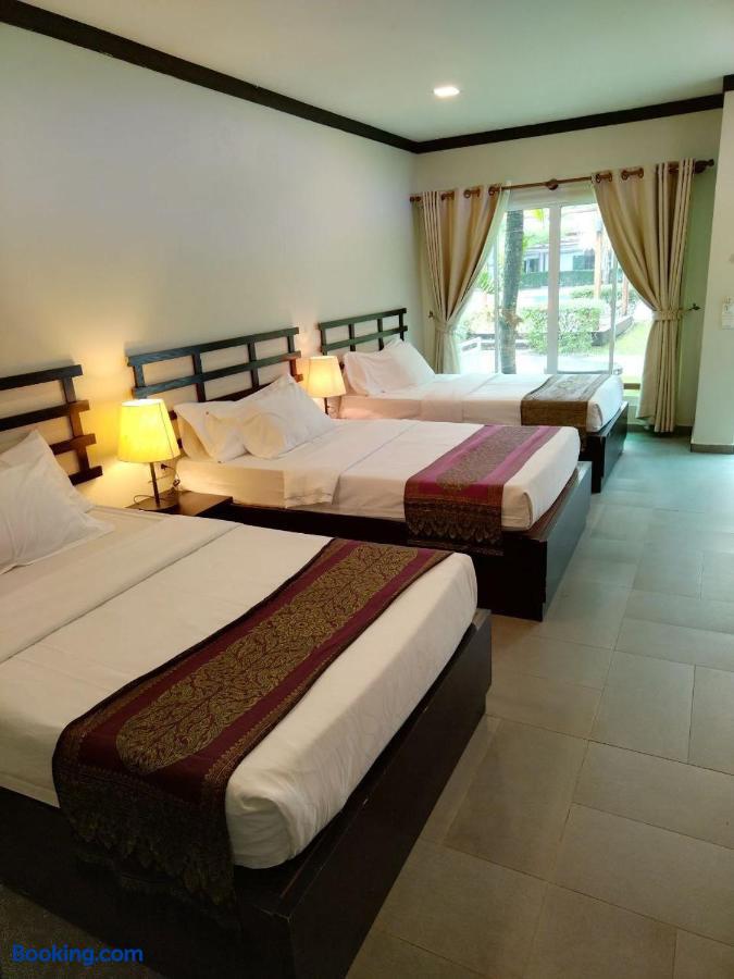 booking-2256125-502048036-934645 Twin Palms Resort