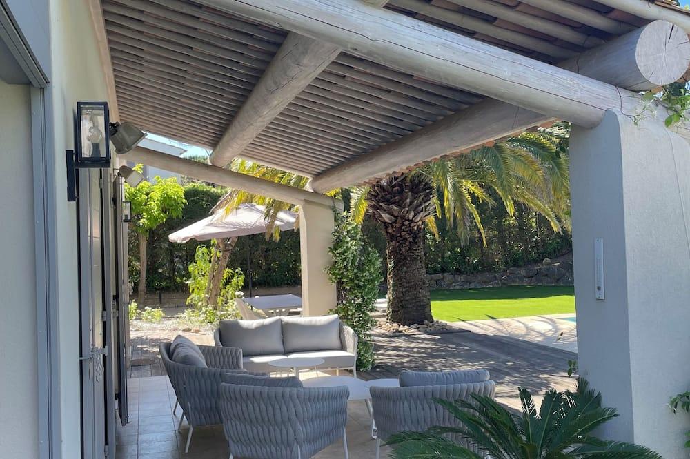 Saint Tropez: Superb villa in a private domain Provence-Alpes-Côte d'Azur - Gassin visuel 1/5 Saint Tropez: Superb villa in a private domain Provence-Alpes-Côte d'Azur - Gassin visuel 1/5