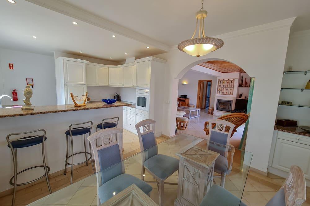 Magnificent holiday villa by the sea, private pool, 2 km to the beach Algarve - Odiáxere visuel 1/5 Magnificent holiday villa by the sea, private pool, 2 km to the beach Algarve - Odiáxere visuel 1/5