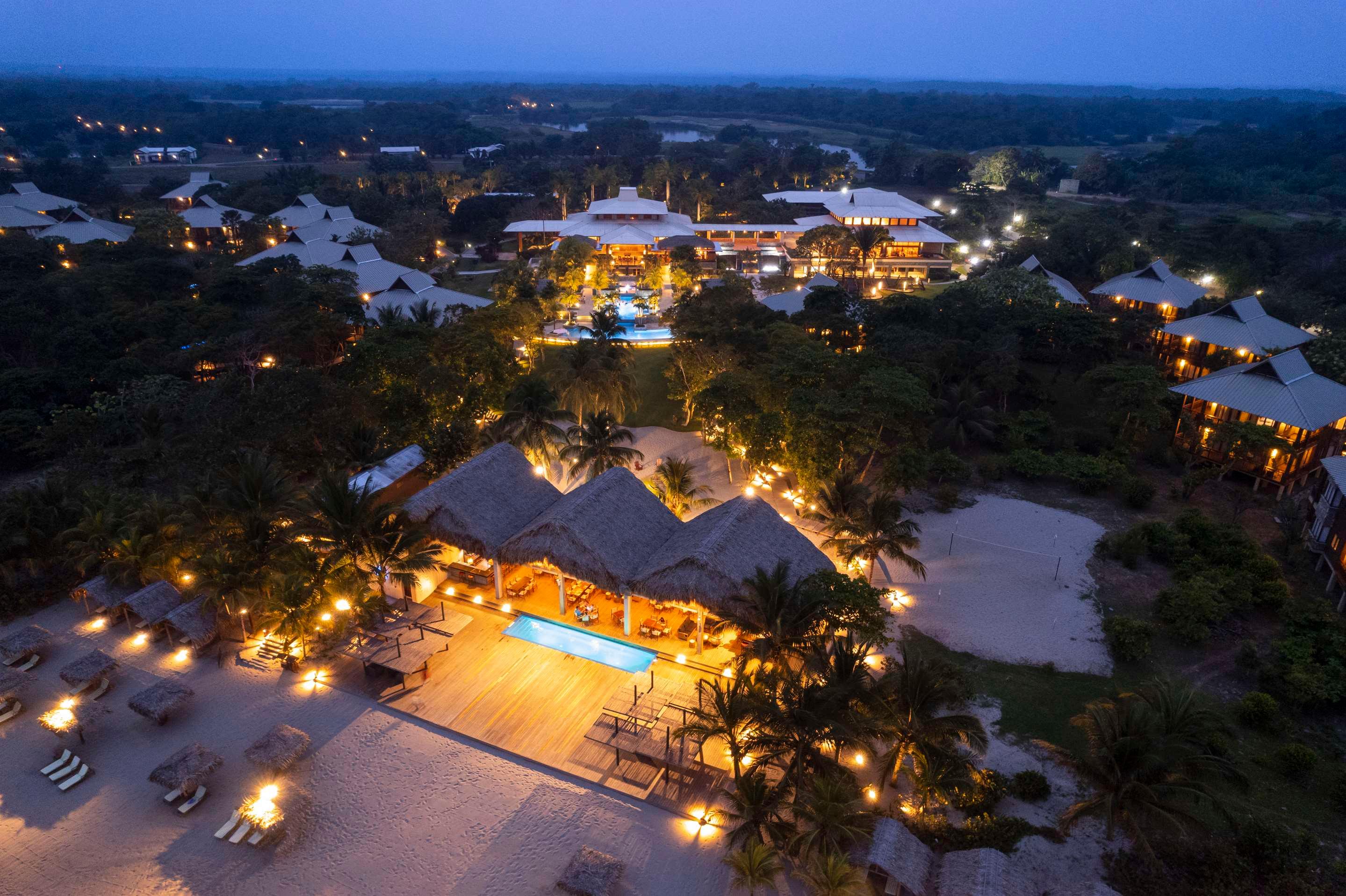 ice-2058707-108234558-421190 Indura Beach & Golf Resort Curio Collection By Hilton