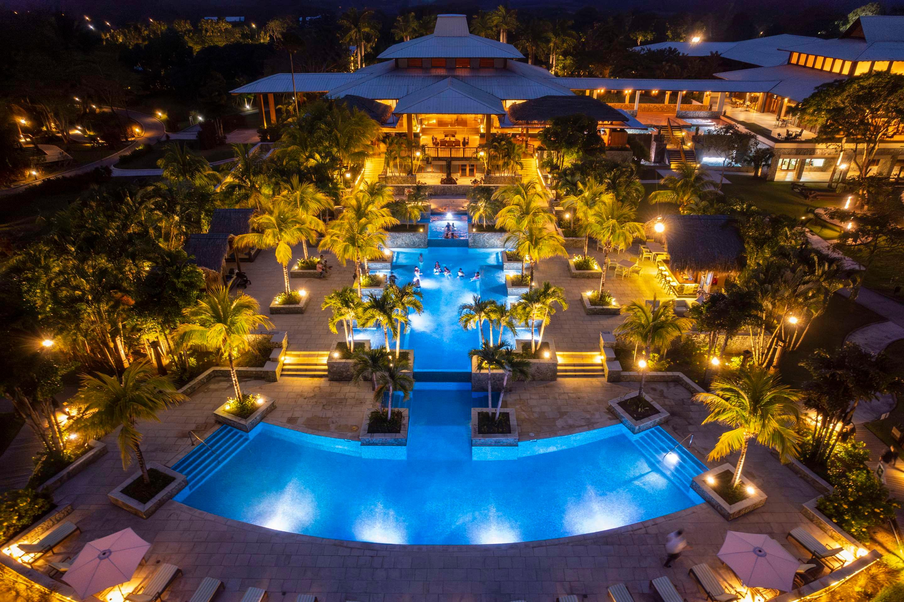 ice-2058707-108234583-627525 Indura Beach & Golf Resort Curio Collection By Hilton