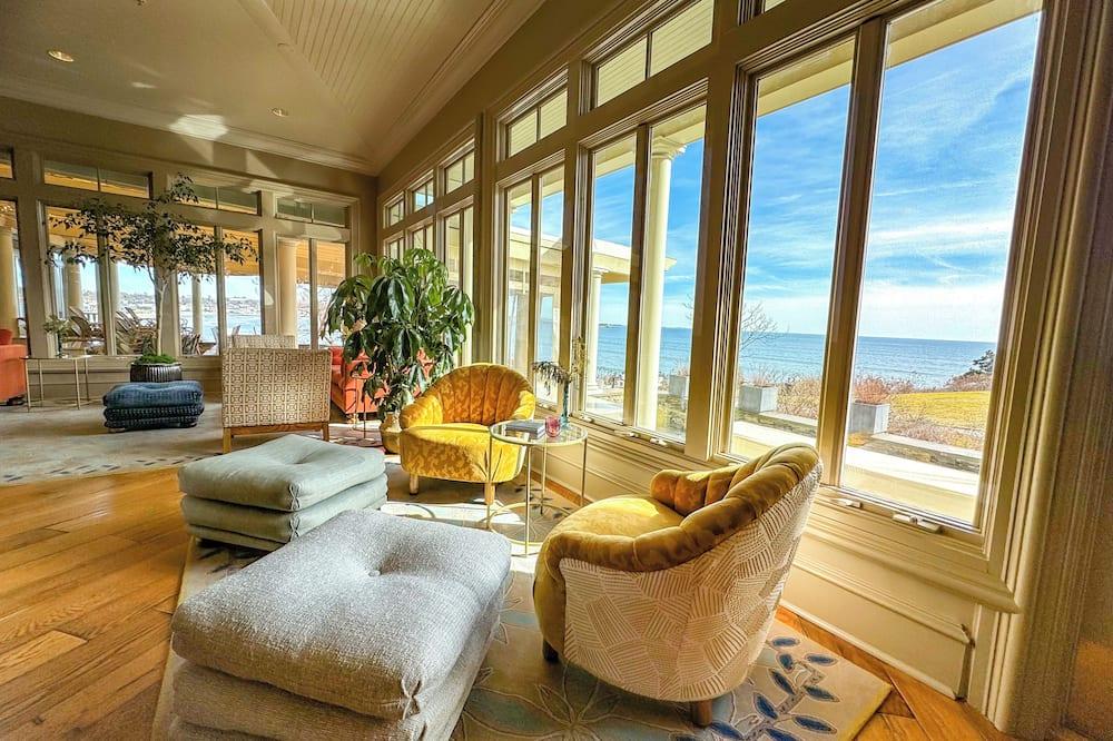 The Chanler at Cliff Walk