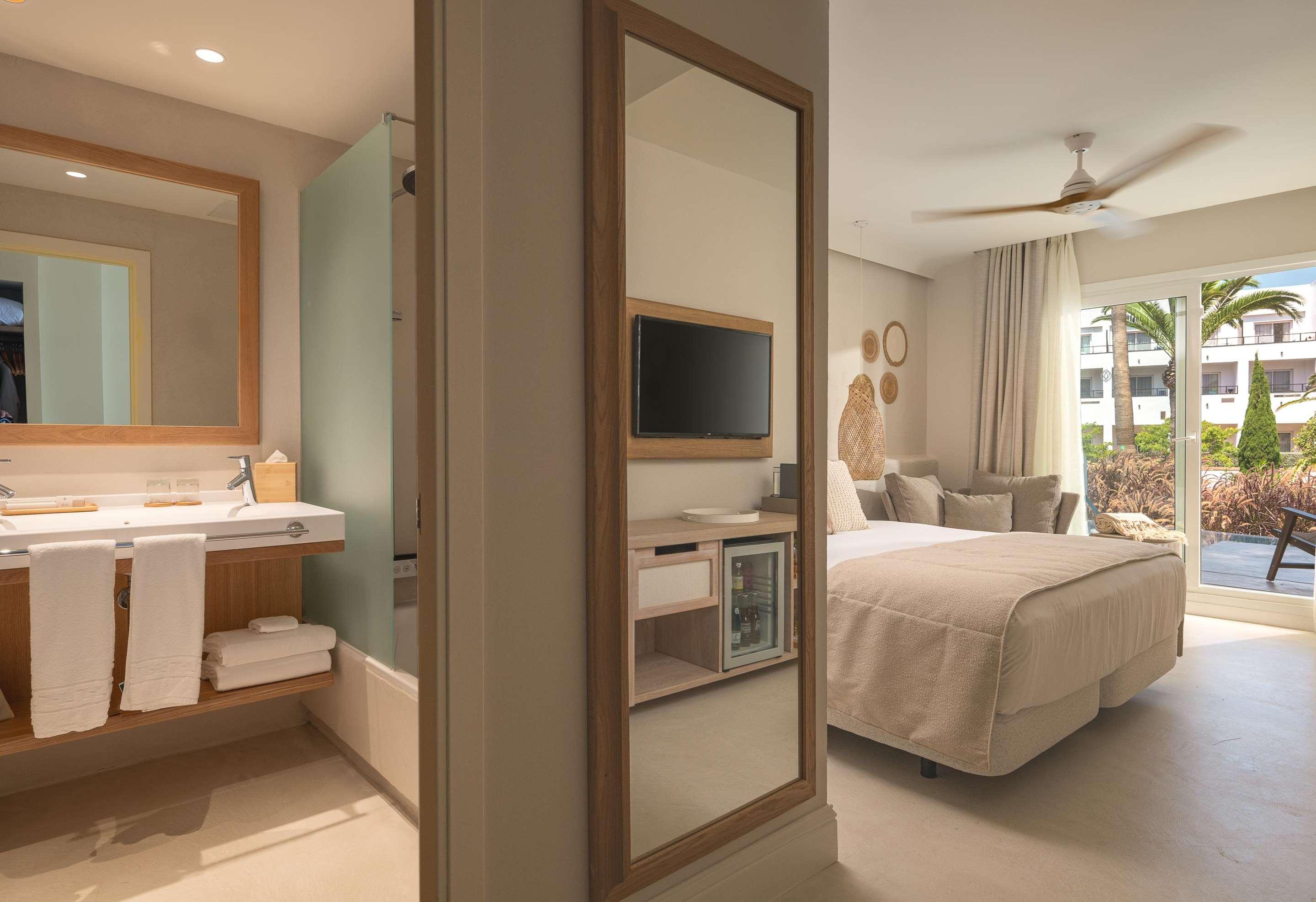 ice-1070823493-cfa89a-992806 Daia Slow Beach Hotel Conil