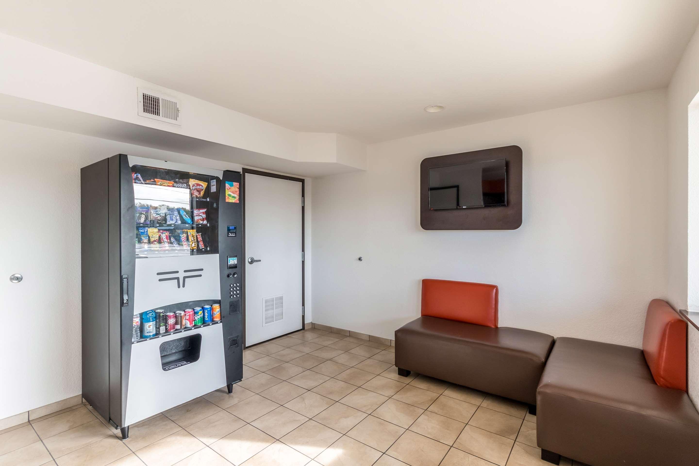 Motel 6 San Antonio - South WW White Road $58 ($̶8̶4̶). San Antonio