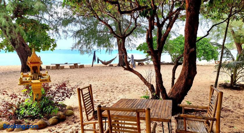 booking-898259-492072274-152688 Sunboo Beach Bungalows