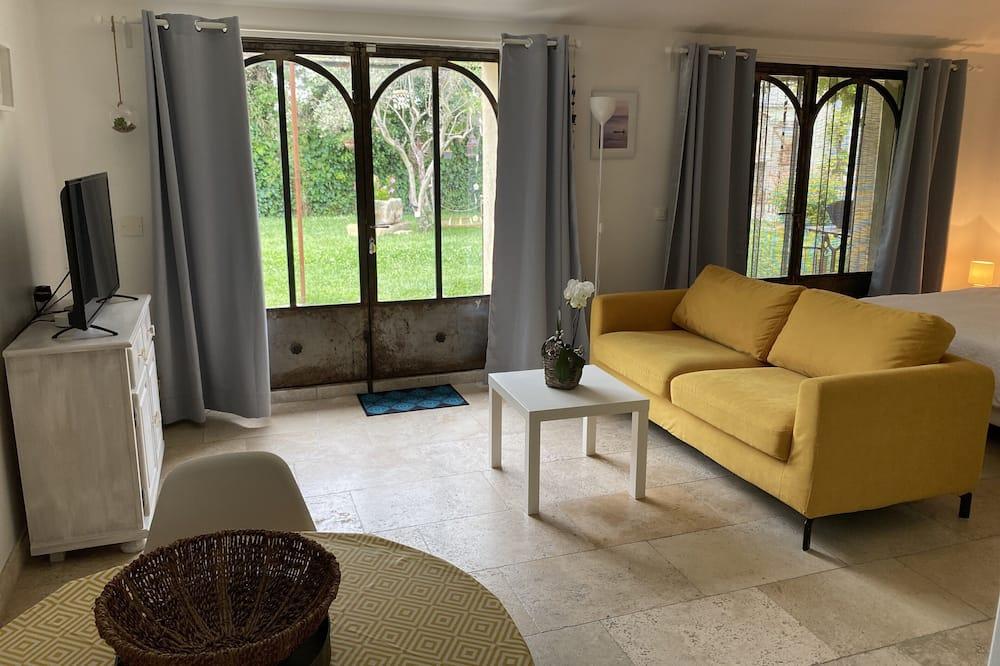 Gite in Provence for a couple, fully equipped, with swimming pool and large garden. Provence-Alpes-Côte d'Azur - Tarascon visuel 5/5 Gite in Provence for a couple, fully equipped, with swimming pool and large garden. Provence-Alpes-Côte d'Azur - Tarascon visuel 5/5