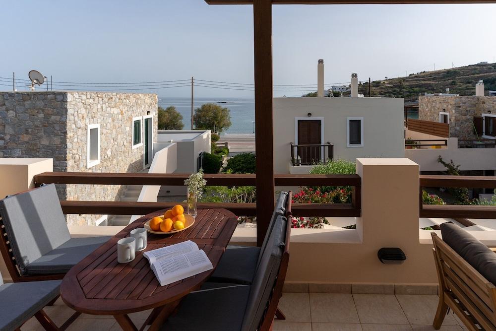 sembo-3788326-2796ae-175490 Syra Bay