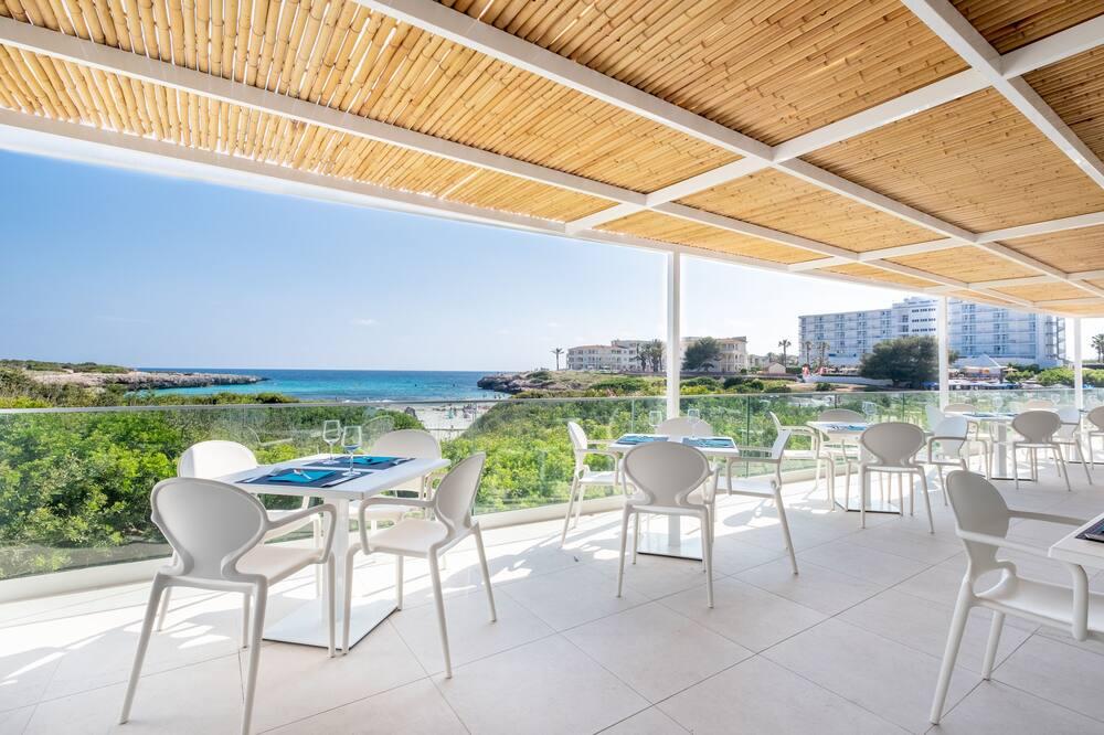 expedia_group-1072002506-11798528-233570 Fergus Style Carema Beach