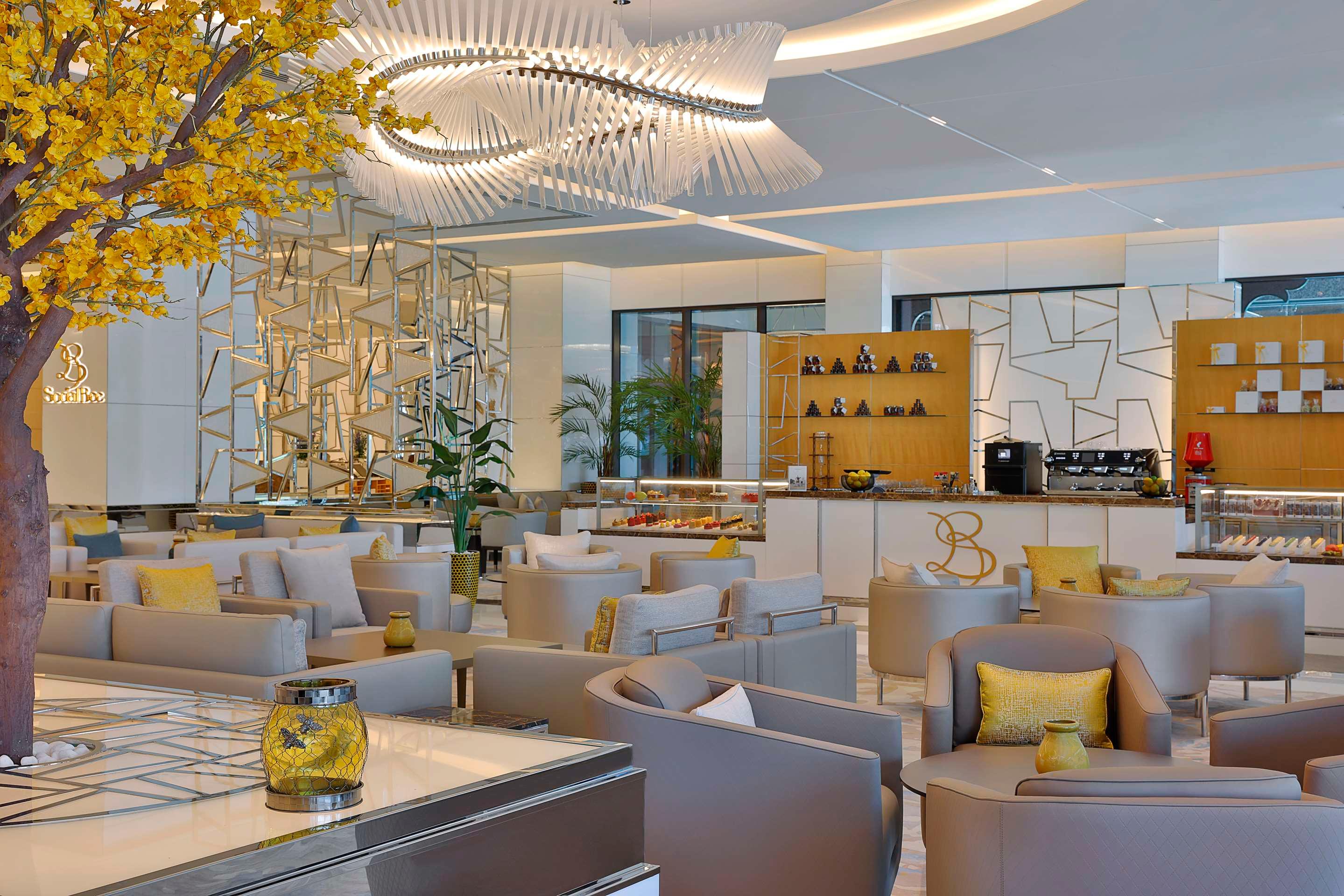 ice-8521867-111246411-769860 Hilton Dubai Palm Jumeirah