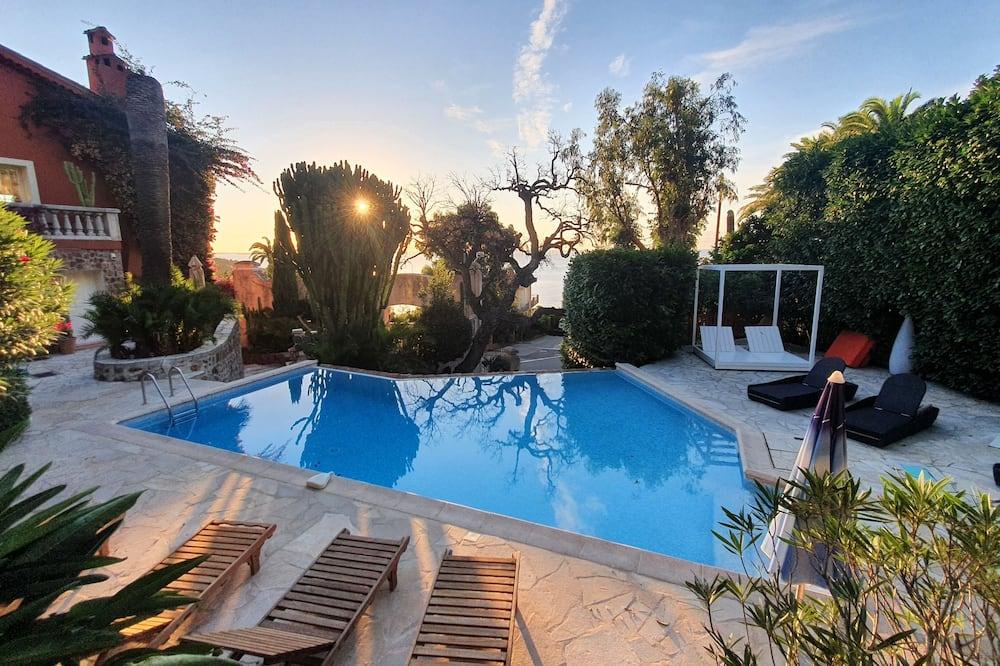Villa lours Provence-Alpes-Côte d'Azur - Le Trayas visuel 2/5 Villa lours Provence-Alpes-Côte d'Azur - Le Trayas visuel 2/5