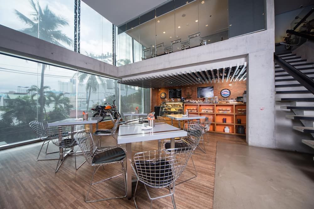 The B Hotel Quezon City