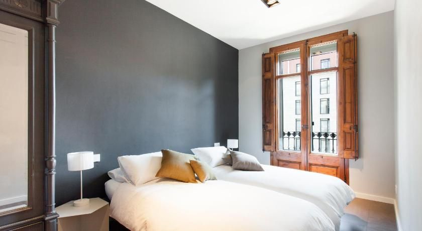 DestinationBCN Universitat Apartments
