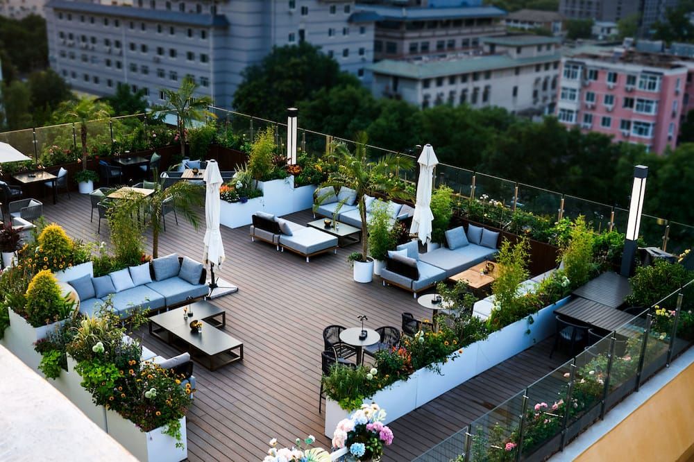 Purple Horse Hotel &beijing Hutong Designer Boutique Garden Hotel&french Window&close To The Forbidden City&tian'anmen&wangfujing&nanluogu Lane&lama Temple&360-Degree Viewing Terrace Bar&roof Swimming Pool&private Bathtub&laundry&gym&family Suite