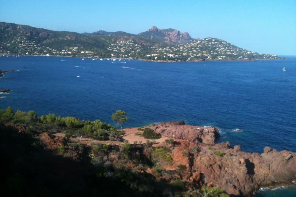 Modern villa with swimming pool and panoramic sea view Provence-Alpes-Côte d'Azur - Saint-Raphaël visuel 3/5 Modern villa with swimming pool and panoramic sea view Provence-Alpes-Côte d'Azur - Saint-Raphaël visuel 3/5