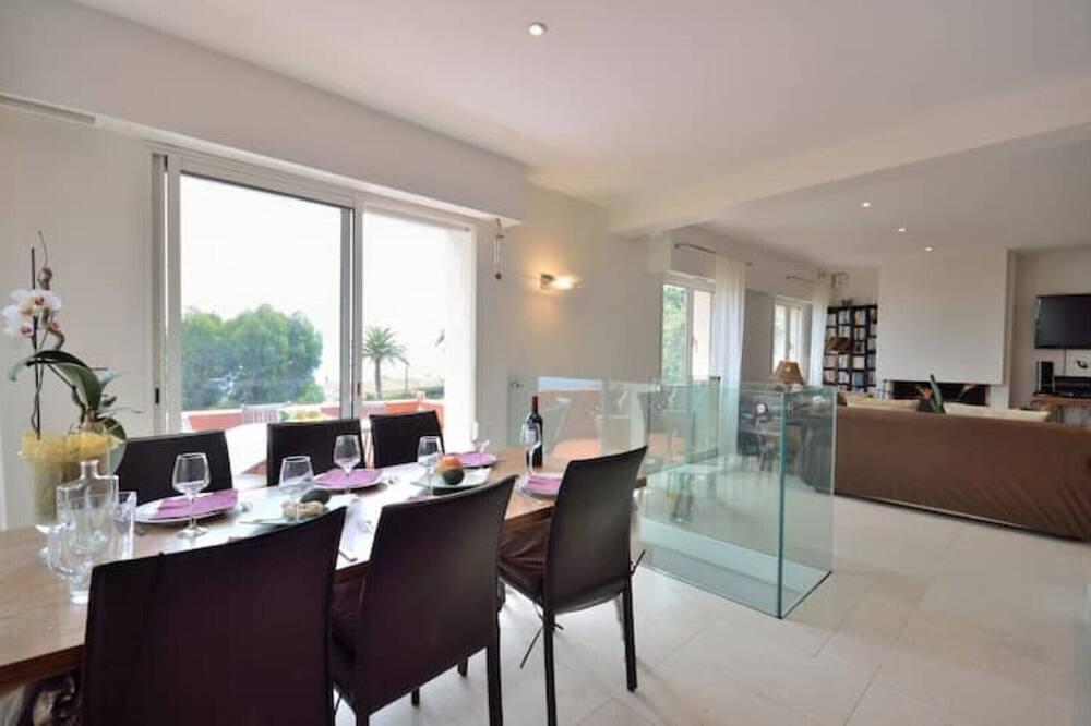 Villa lours Provence-Alpes-Côte d'Azur - Le Trayas visuel 1/5 Villa lours Provence-Alpes-Côte d'Azur - Le Trayas visuel 1/5