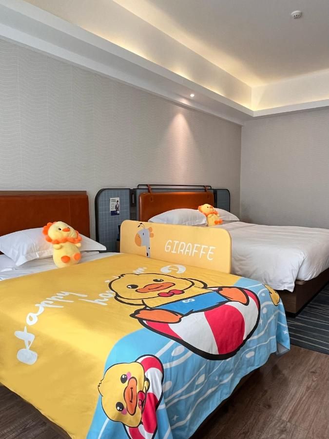 Anya Hotel -Next to Jiefang West Bar Street 2 minutes to the subway station free coffee free laundry free gym, huge windows