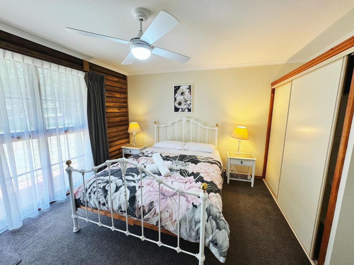 Halls Gap Log Cabins