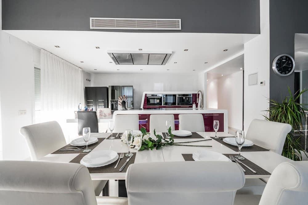 Villamarly III With 2 Swimming Pools 200 Meters From The Beach Castelldefels-Sitge Catalonië - Castelldefels visuel 5/5 Villamarly III With 2 Swimming Pools 200 Meters From The Beach Castelldefels-Sitge Catalonië - Castelldefels visuel 5/5