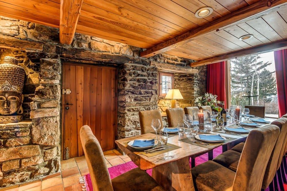 Chalet Val-d'Isère, 5 bedrooms, 12 persons Rhône-Alpes - Val-d'Isère visuel 1/5 Chalet Val-d'Isère, 5 bedrooms, 12 persons Rhône-Alpes - Val-d'Isère visuel 1/5