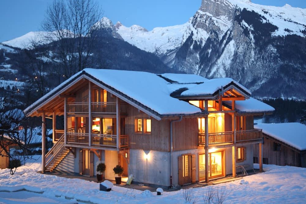 Luxury Alps Chalet with Wellness Facilities and Summer Swimming Pool Rhône-Alpes - Samoëns visuel 1/5 Luxury Alps Chalet with Wellness Facilities and Summer Swimming Pool Rhône-Alpes - Samoëns visuel 1/5