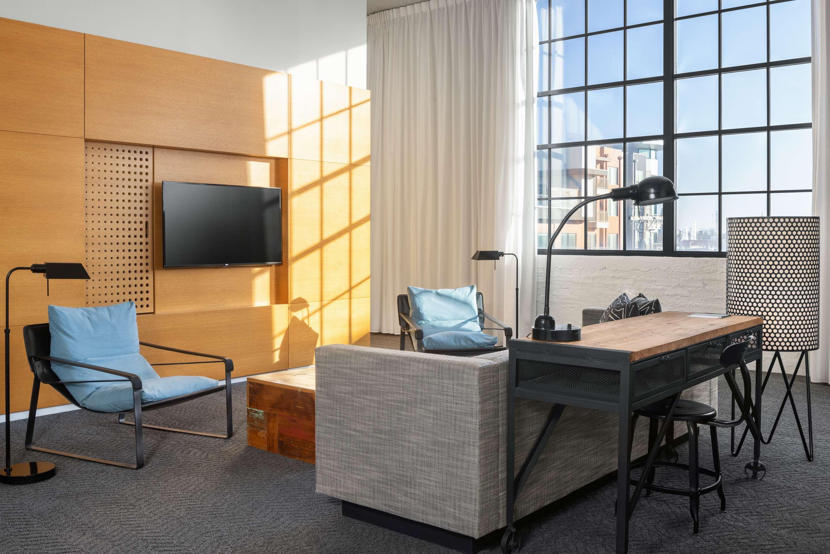 ice-10139797-120186614-903368 Fordson Hotel
