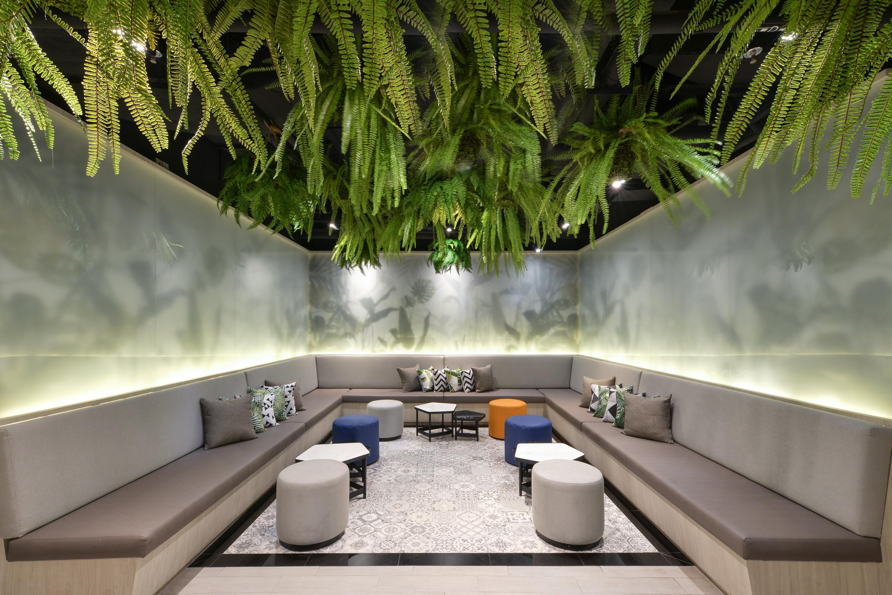 Holiday Inn Express Bangkok Sukhumvit 11 Bangkok Thailand Compare Deals