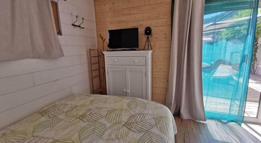 chalet proche de la mer Provence-Alpes-Côte d'Azur - La Crau visuel 2/5 chalet proche de la mer Provence-Alpes-Côte d'Azur - La Crau visuel 2/5