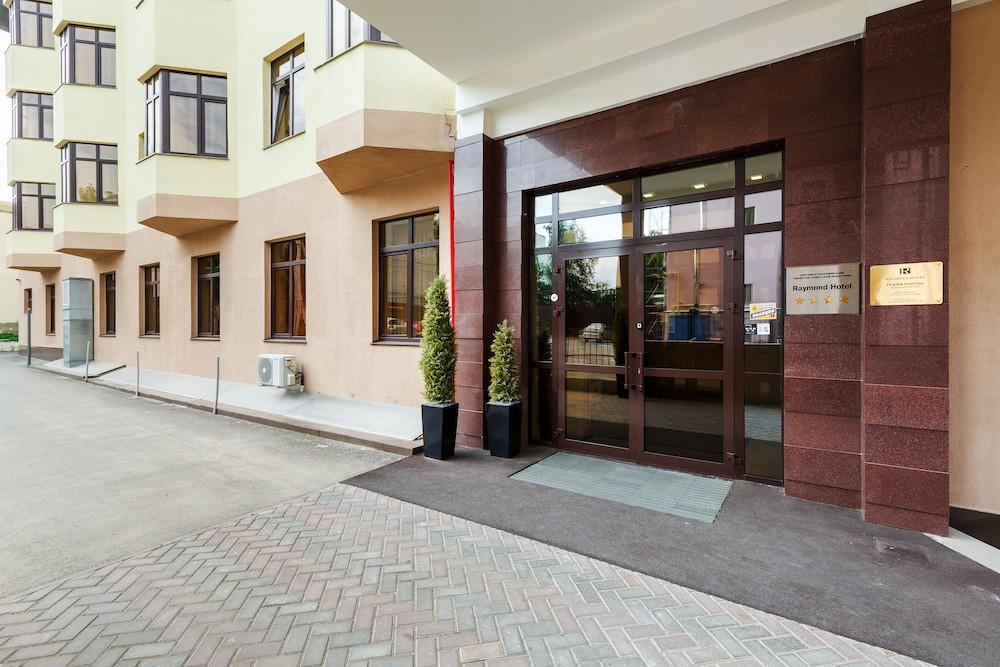 sembo-2857953-1b173b-362601 Raymond Hotel
