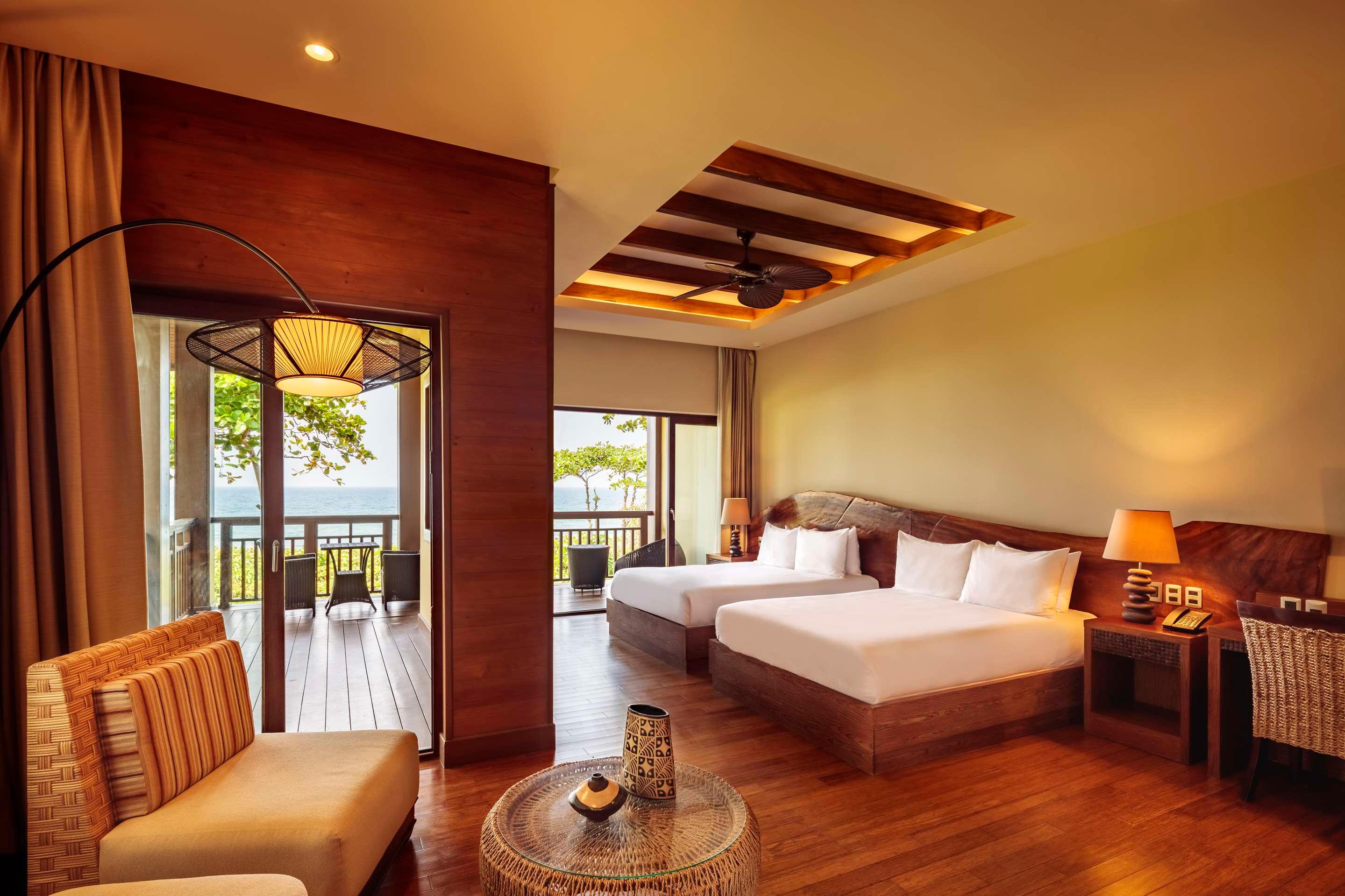 ice-2058707-108234607-822702 Indura Beach & Golf Resort Curio Collection By Hilton
