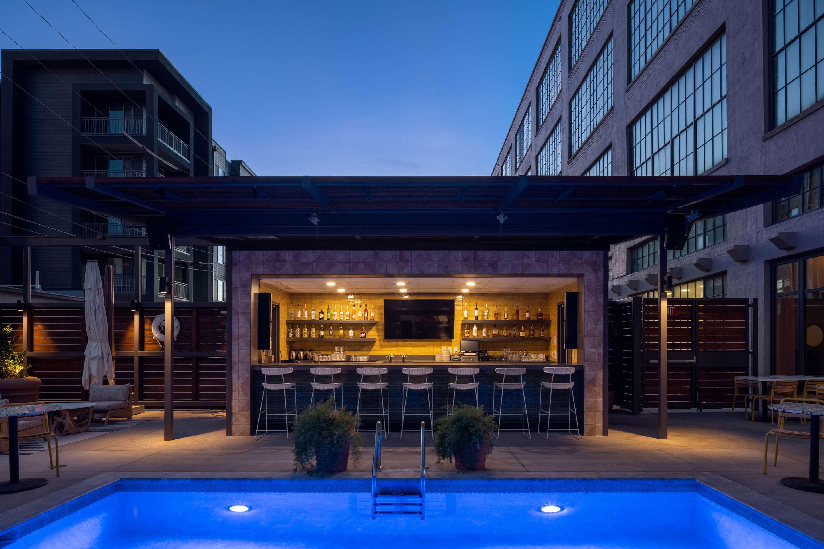 ice-10139797-120186731-024347 Fordson Hotel
