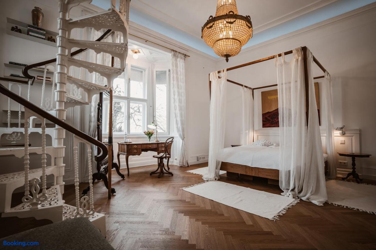 booking-555360-594785099-331992 Schloss Schönau