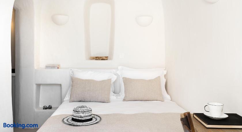 booking-1070793944-483400871-263306 Armenaki Santorini