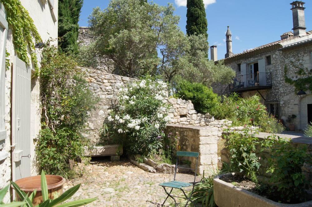 Gîte-Superior-Ensuite with Bath-Courtyard view Languedoc-Roussillon - Villeneuve-lès-Avignon visuel 4/5 Gîte-Superior-Ensuite with Bath-Courtyard view Languedoc-Roussillon - Villeneuve-lès-Avignon visuel 4/5