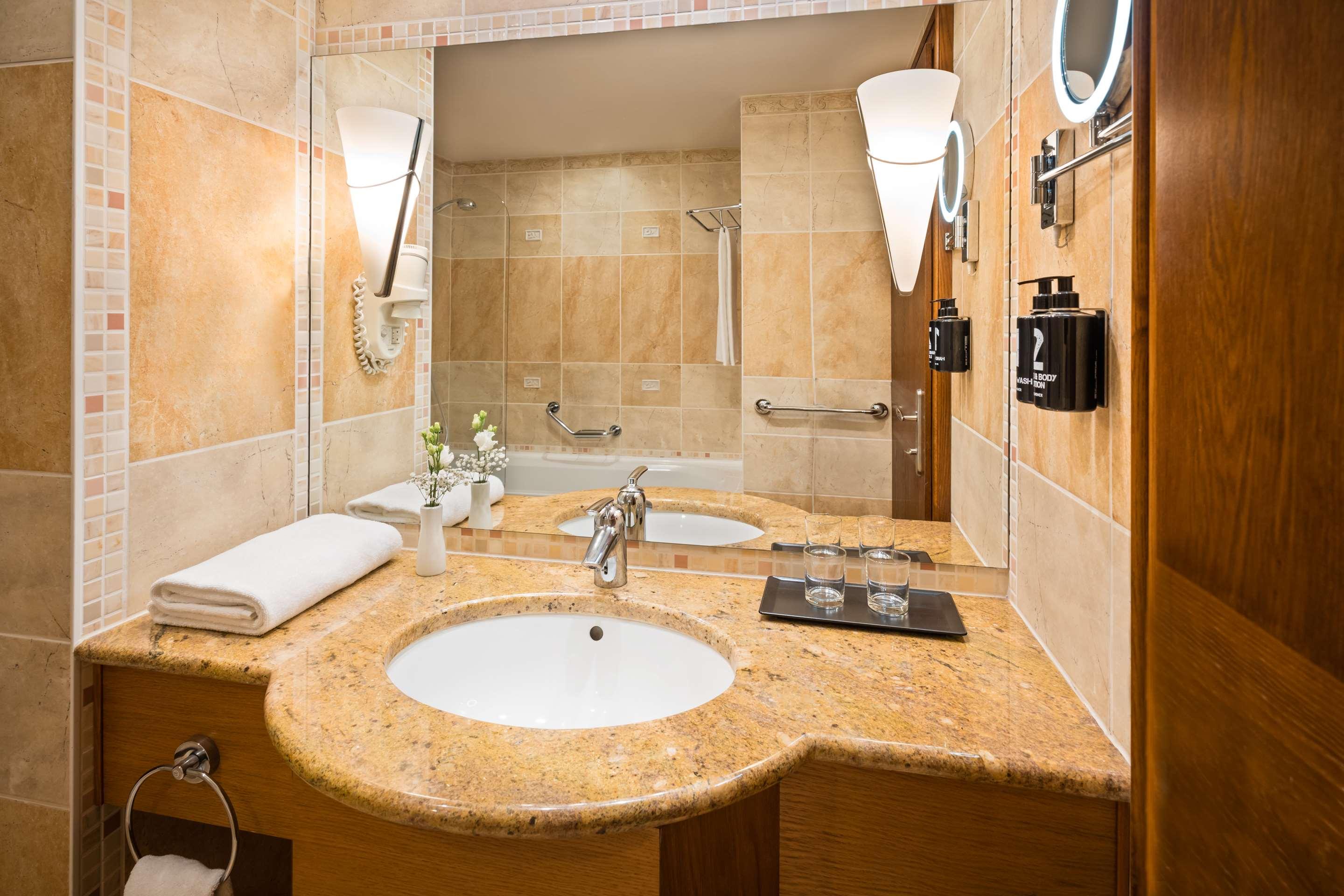 ice-679788-106296529-387832 Lindner Hotel Prague Castle