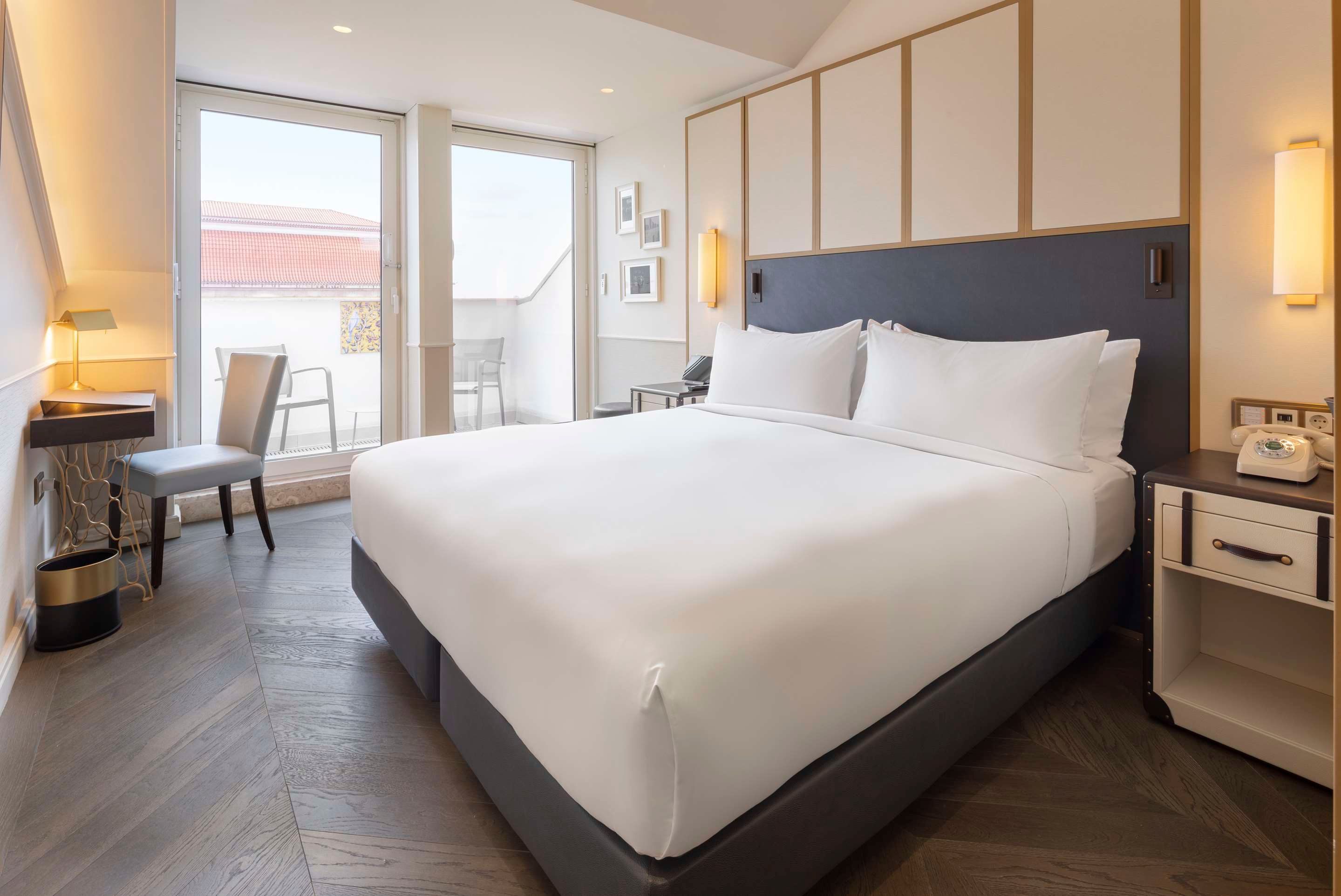 The Emerald House Lisbon, Curio Collection by Hilton