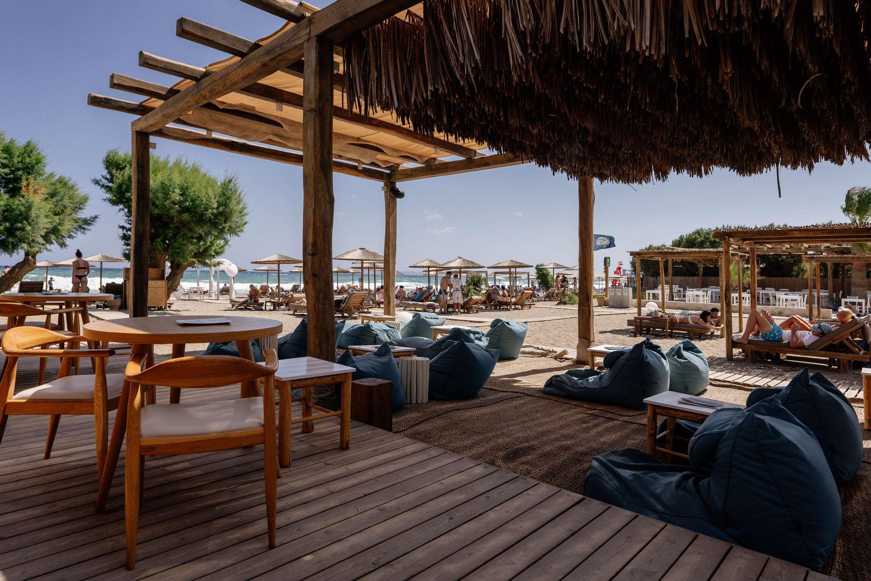 ice-4288209-b16620-126672 Paralos Lifestyle Beach