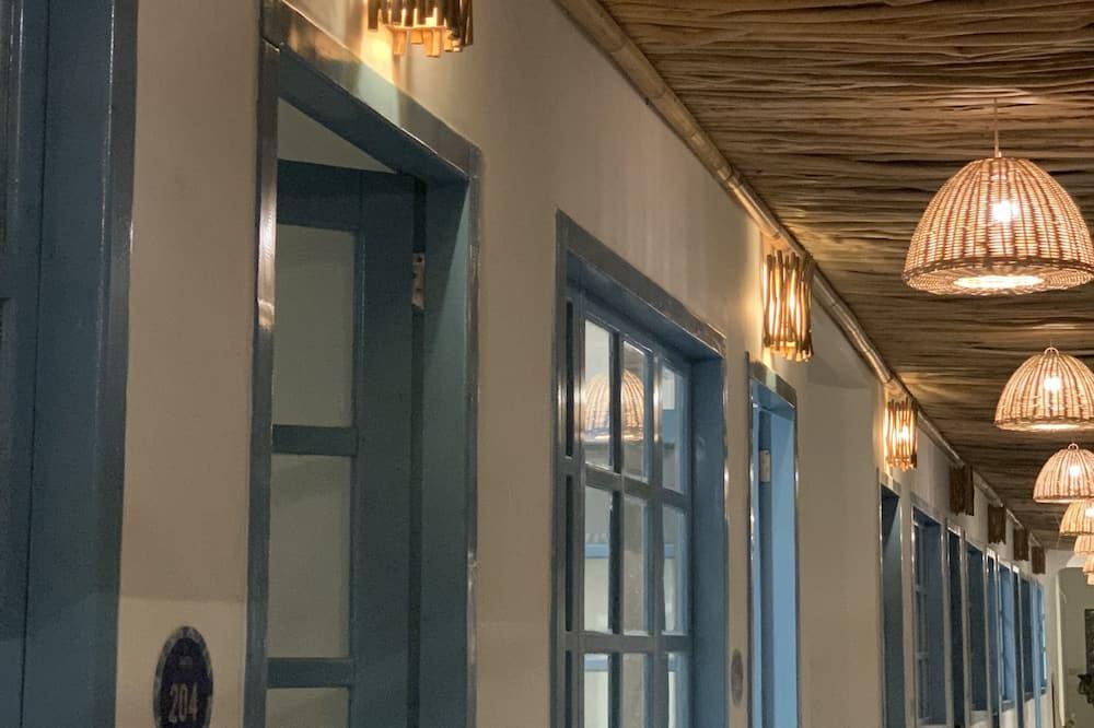 Seaesta Komodo Hostel & Hotel