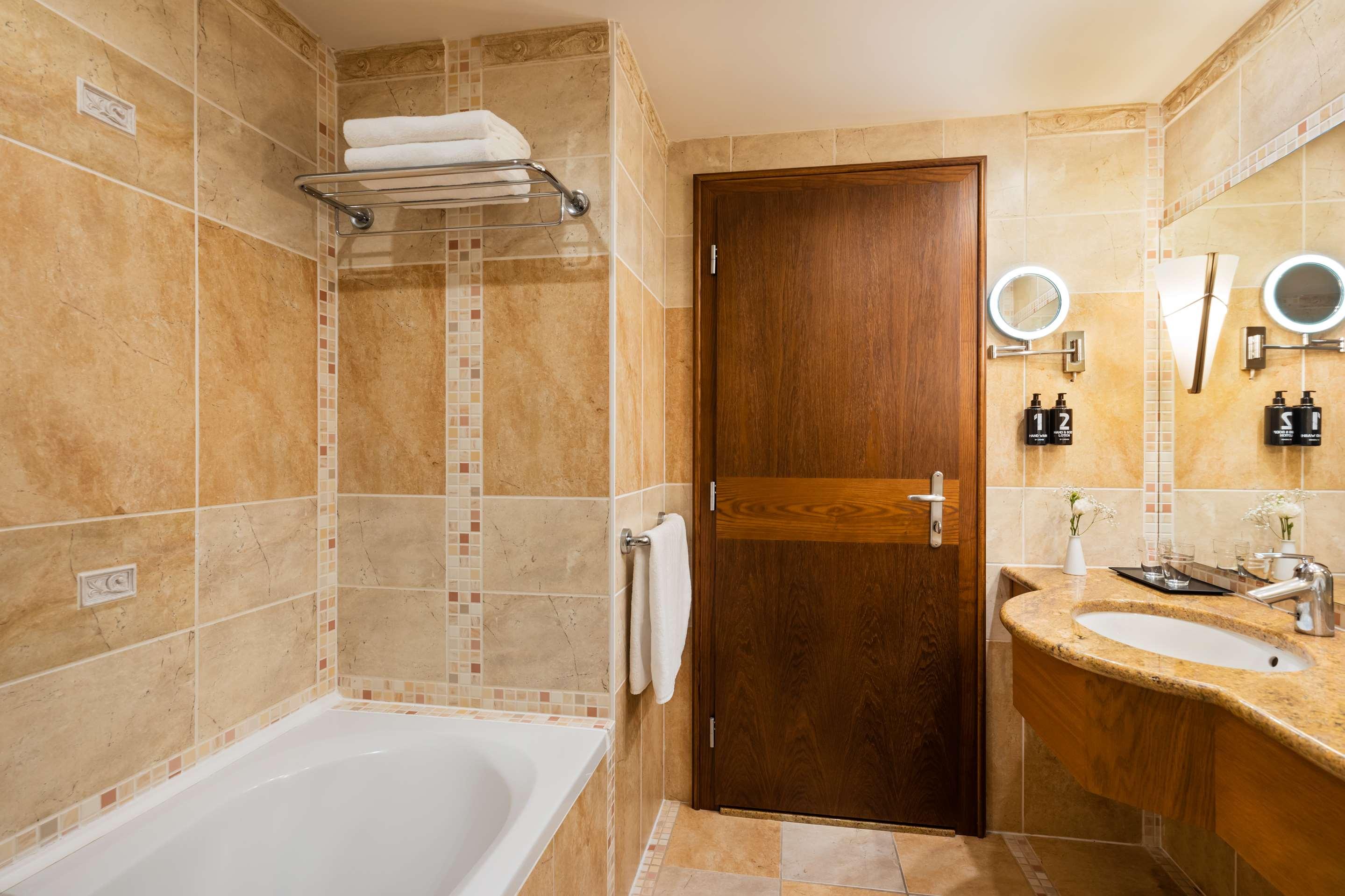 ice-679788-106296530-394512 Lindner Hotel Prague Castle