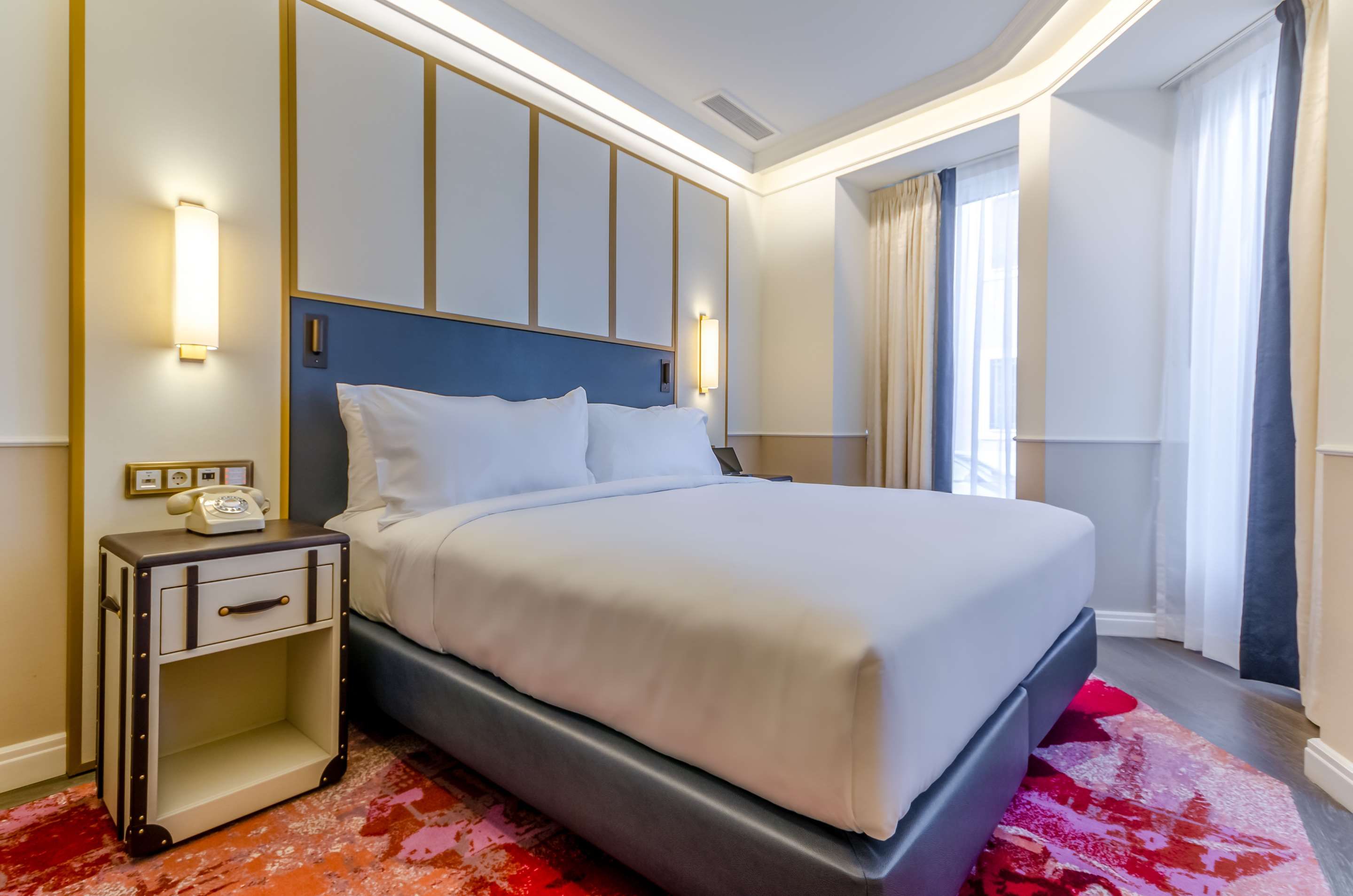 The Emerald House Lisbon, Curio Collection by Hilton