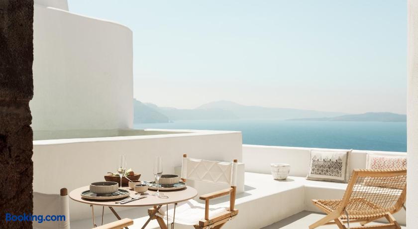 booking-1070793944-263678176-586204 Armenaki Santorini