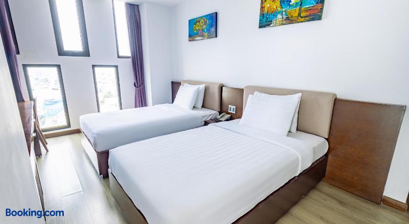 booking-1070875012-528065250-418676 Golden Sun Apartment by New Sky Travel