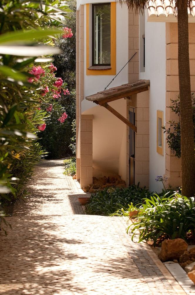 sembo-289390-e2b8ff-135162 Luzmar Villas