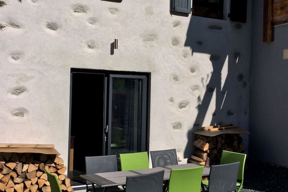 The Rachasses The Feet Of The Great Montets, Overlooking Mont Blanc For 8 People