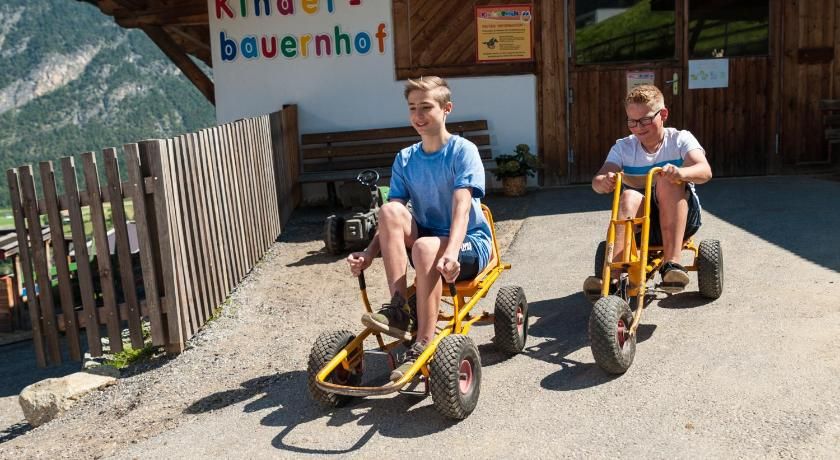 Pitzis Kinderhotel - Family Only