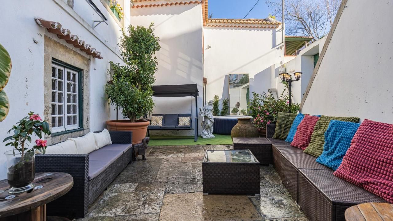 Sintra WOW - Unique double Smart Room in 17th century Palace! Hot tub, Snooker, BBQ, PS5, Sauna, Gym